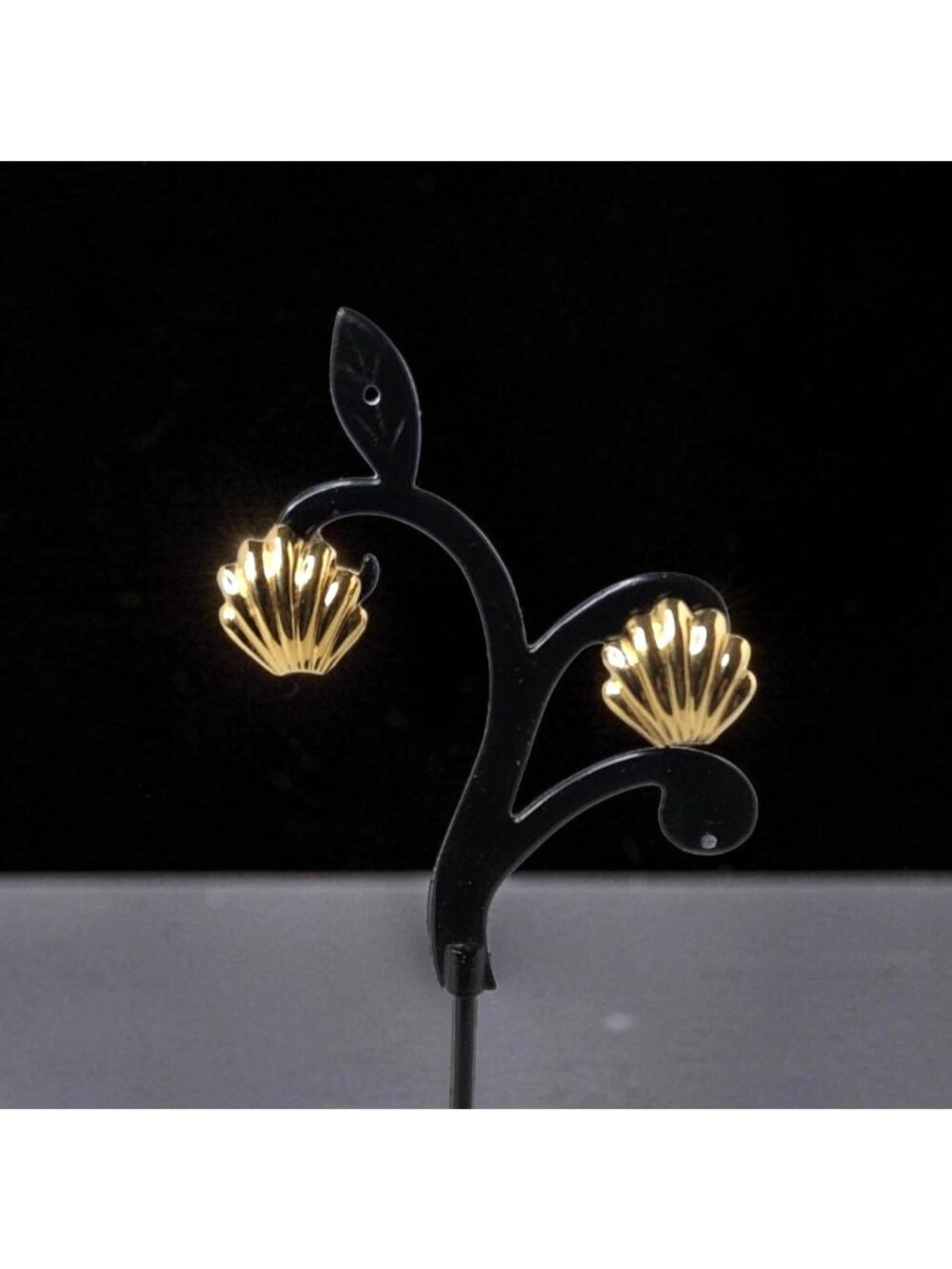 Vintage Monet Gold Tone Clam Shell Push Back Earrings